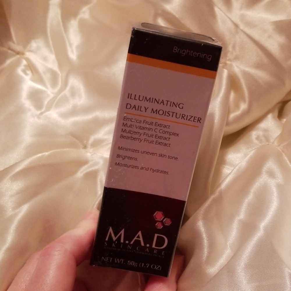 M.A.D Illuminating Daily Moisturizer
